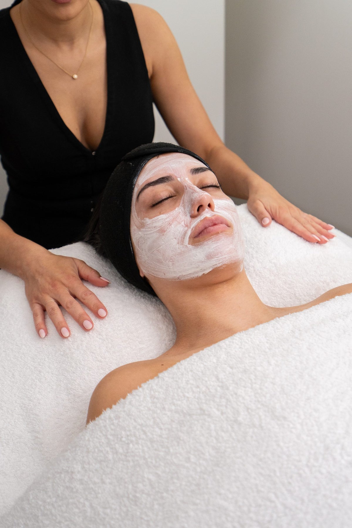 Signature FaceTime facial with a hydrating mask